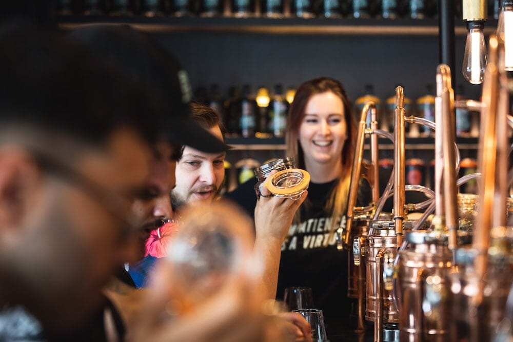 bone-idyll-gin-experience-london - blending bone-idyll-gin-experience-london - blending