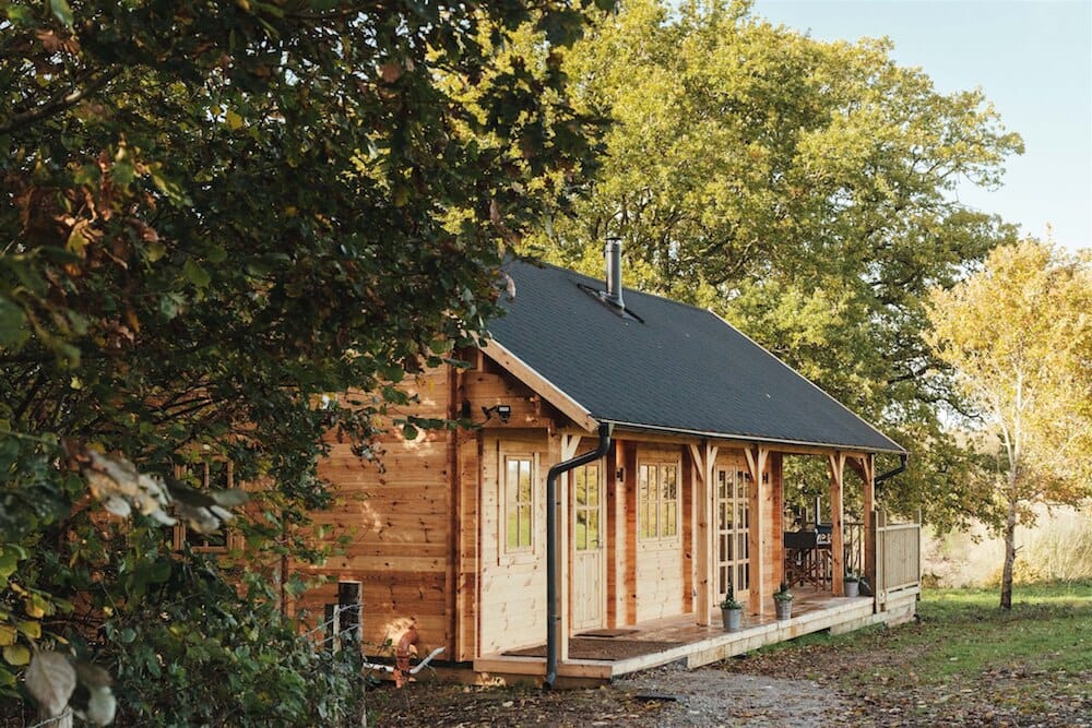 daisy chain log cabin east sussex - exterior