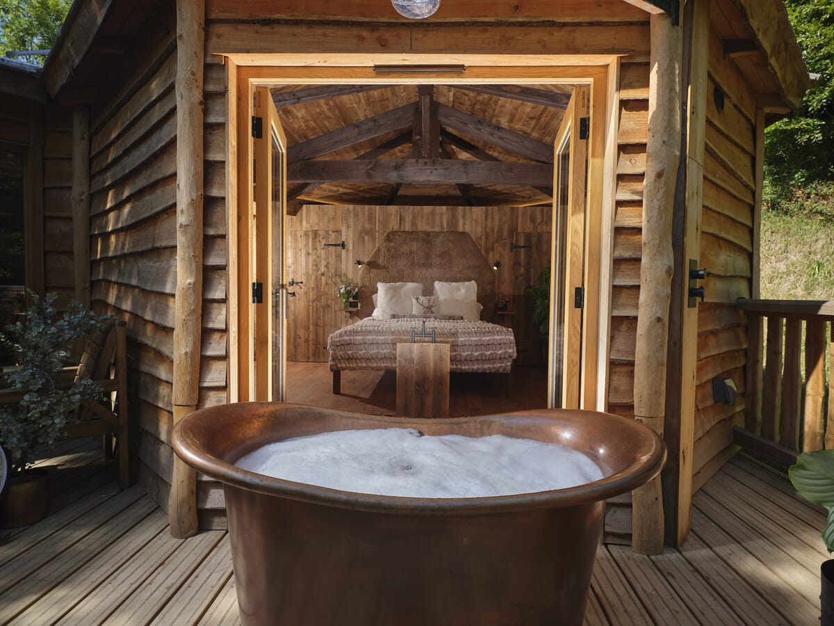 Romantic Glamping With Hot Tub Nr Rye East Sussex Plan Book Direct romantic-glamping-with-hot-tub-nr-rye-east-sussex-plan-book-direct