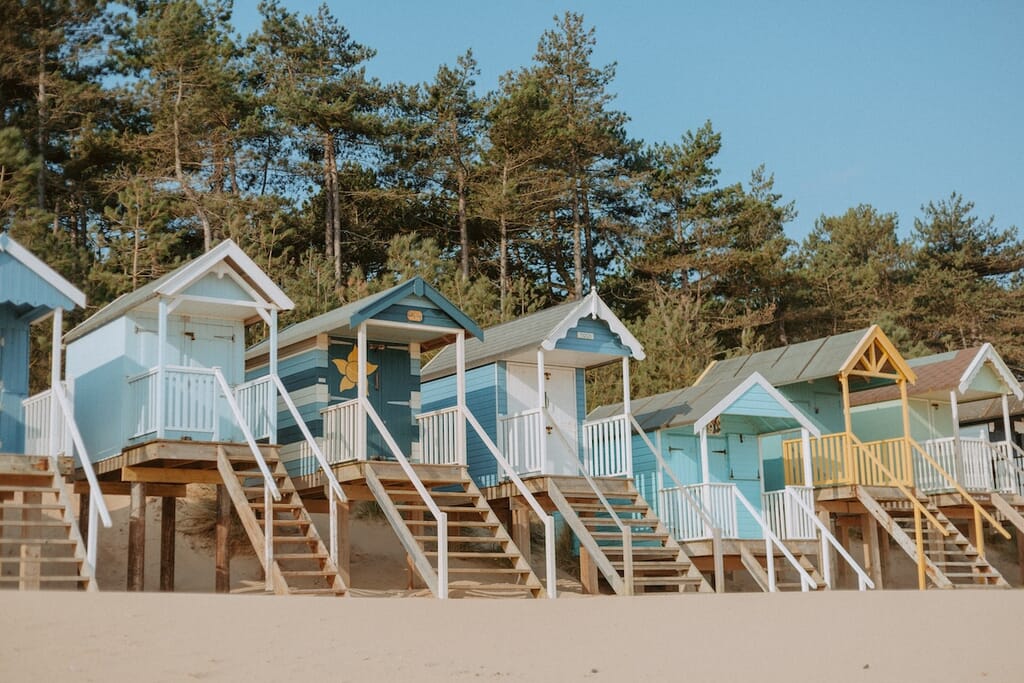 beach hut holidays - the happy huts in norfolk beach hut holidays - the happy huts in norfolk