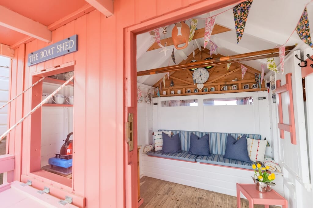 beach hut holidays - the happy huts in norfolk beach hut holidays - the happy huts in norfolk