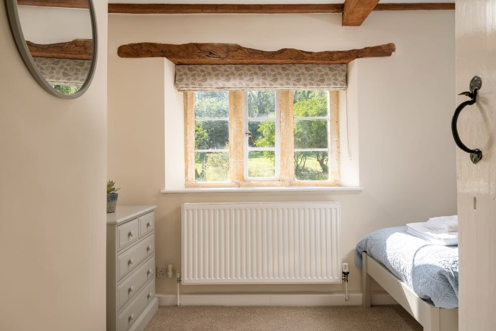 boundary holiday cottage in broadway - bedroom twin