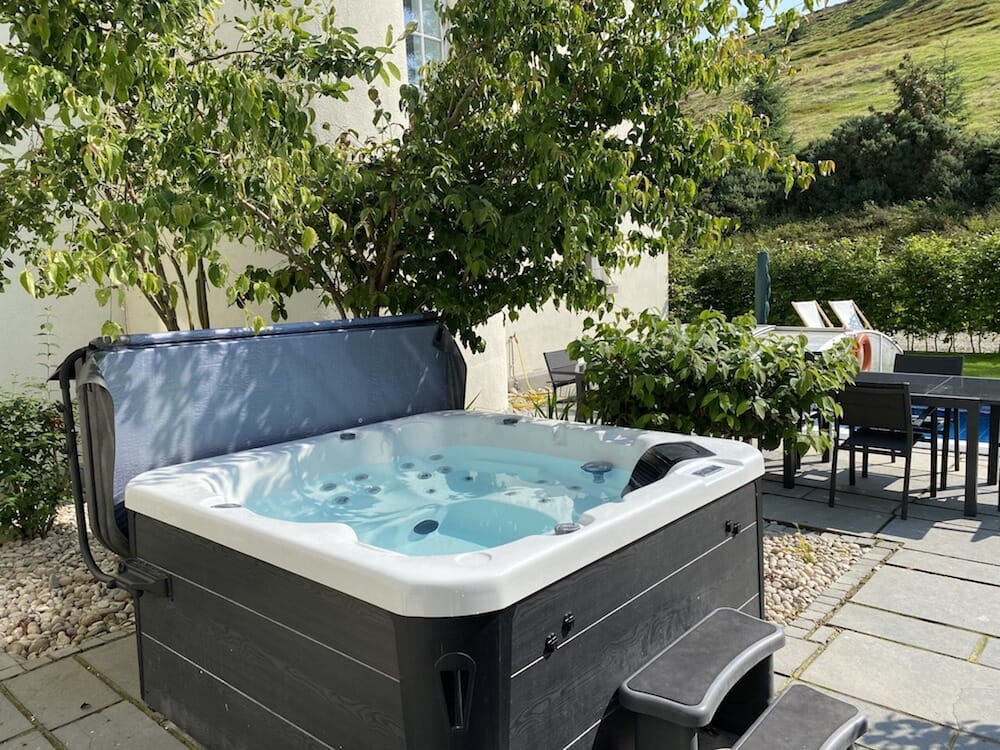 hen party house scotland for 20 - alexander house hot tub