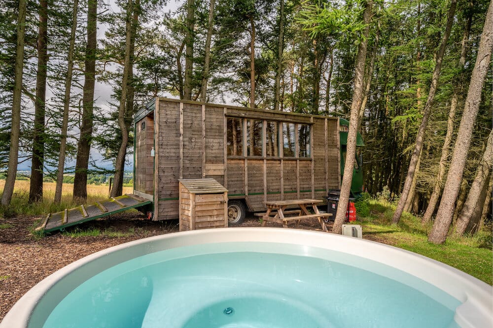 glamping in perthshire scotland - juniper lorry, hot tub at alexander house