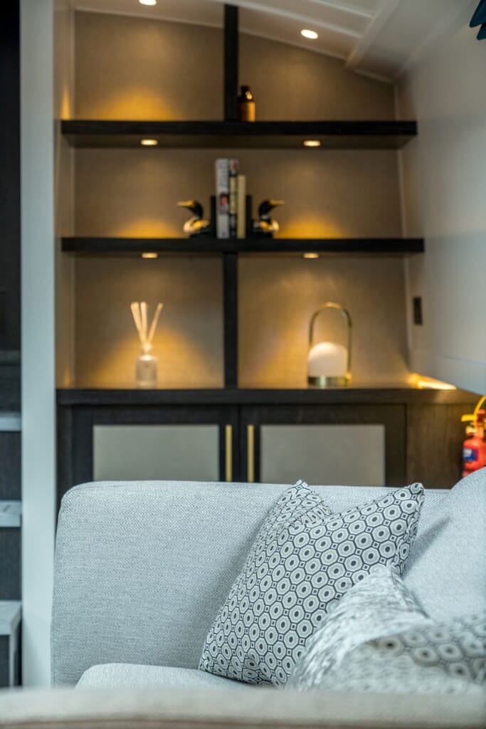 Lulubelle luxury houseboat stay in London Limehouse Marina - interior living room Lulubelle luxury houseboat stay in London Limehouse Marina - interior living room