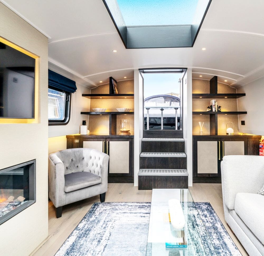 Lulubelle luxury houseboat stay in London Limehouse Marina - interior living space