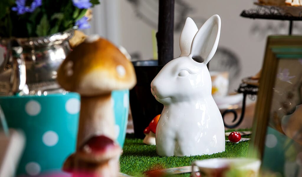 Hen Party House Brighton - Wonderland House: white rabbit china