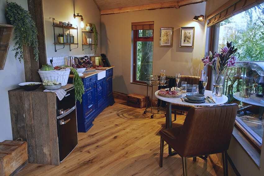 Ravendere Retreats: The Treehouse, Devon - kitchen