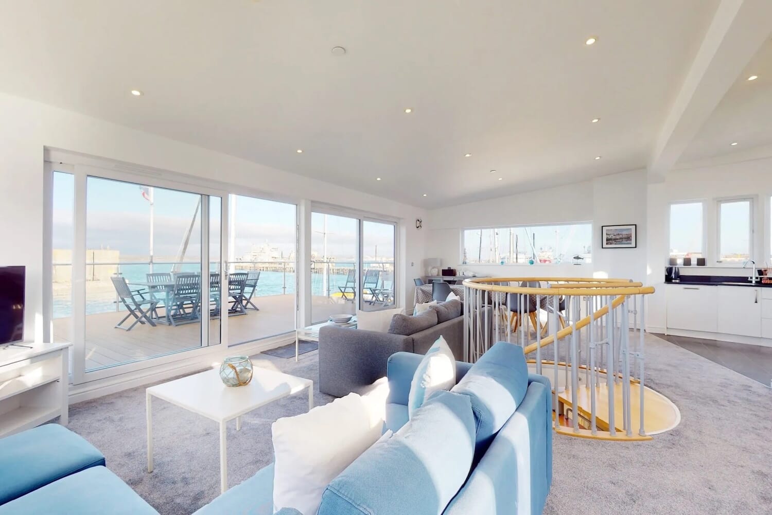 Commodore's Penthouse - inside