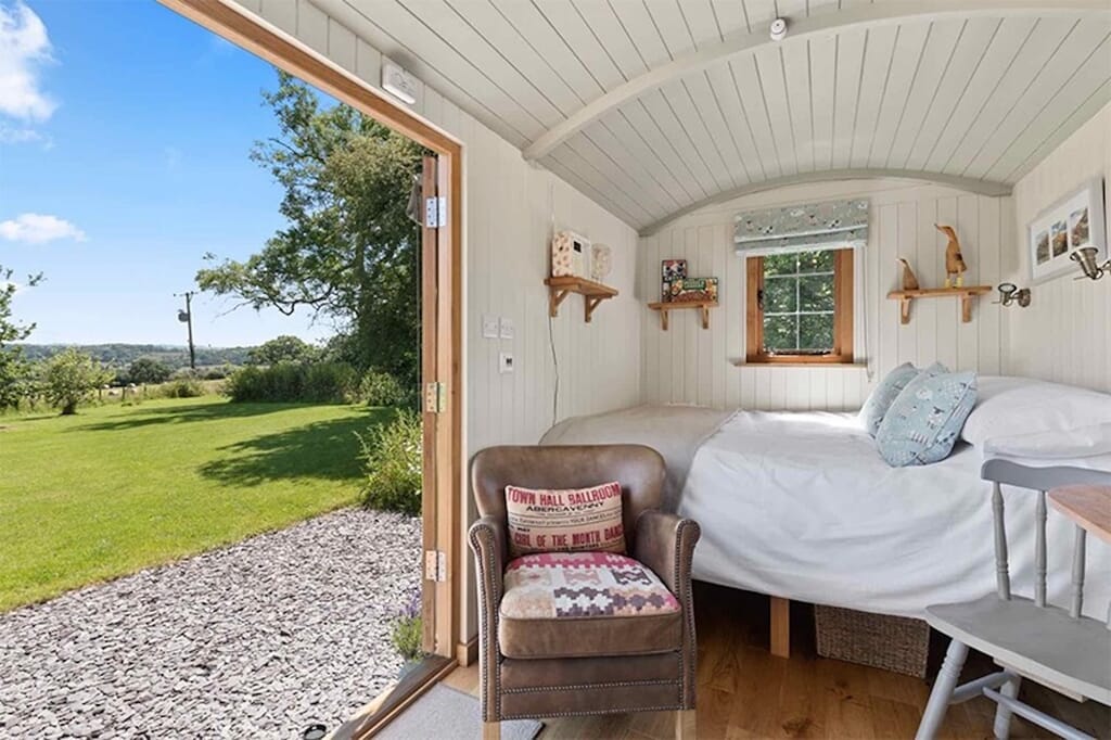 Shepherds Hut Wales - Cromwell's Hideaway - inside bed Shepherds Hut Wales - Cromwell's Hideaway - inside bed