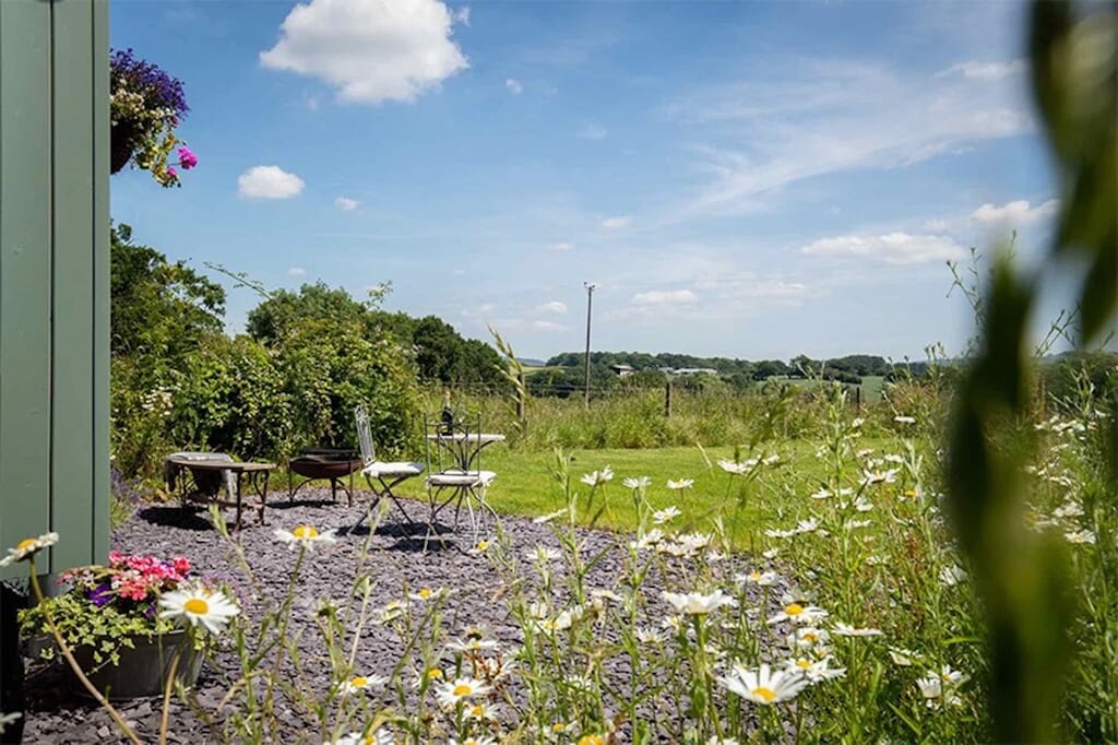 Shepherds Hut Wales - Cromwell's Hideaway - Exterior Shepherds Hut Wales - Cromwell's Hideaway - Exterior